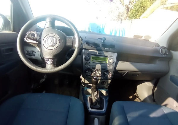 Mazda 2 cena 4500 przebieg: 247000, rok produkcji 2004 z Kietrz małe 232